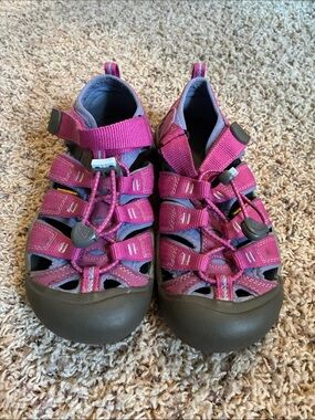 Keen Newport Girls Water Sandals, size 3